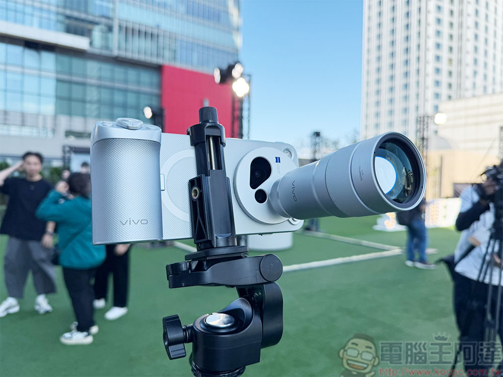 vivo X500 系列登場,2 億像素超級長焦加持、4K 240fps 與雲台防手震重塑行動影像 - 電腦王阿達 vivo X500 系列登場,2 億像素超級長焦加持、4K 240fps 與雲台防手震重塑行動影像 - 電腦王阿達