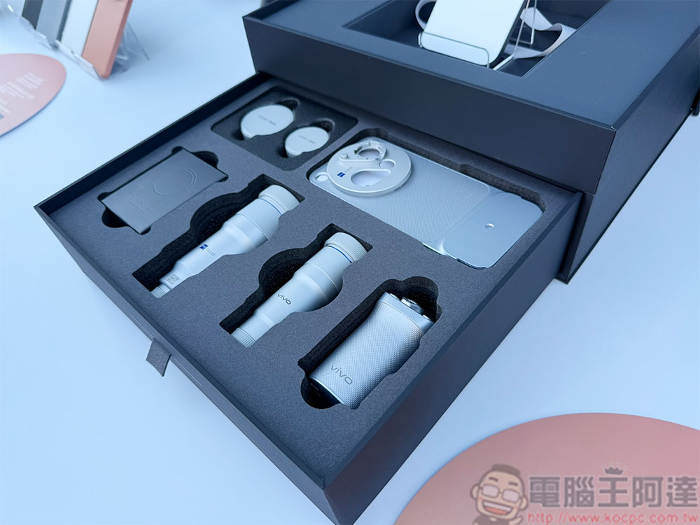 vivo X500 系列登場,2 億像素超級長焦加持、4K 240fps 與雲台防手震重塑行動影像 - 電腦王阿達 vivo X500 系列登場,2 億像素超級長焦加持、4K 240fps 與雲台防手震重塑行動影像 - 電腦王阿達