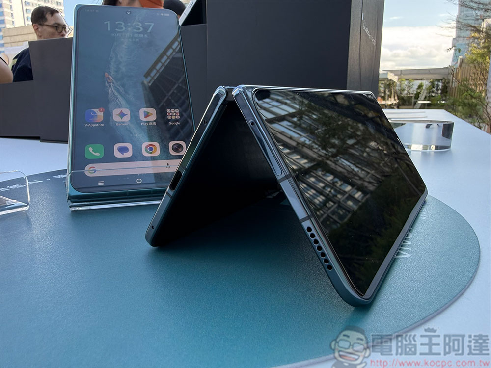 vivo X Fold6 摺疊旗艦同步上市,首發支援專屬增距鏡開拓摺疊遠攝新境界 - 電腦王阿達 vivo X Fold6 摺疊旗艦同步上市,首發支援專屬增距鏡開拓摺疊遠攝新境界 - 電腦王阿達