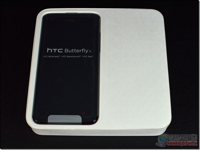 HTC Butterfly S04