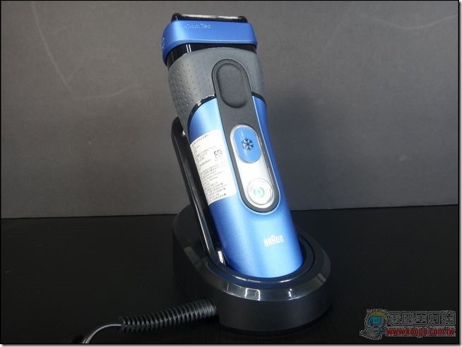 百靈CoolTec電動刮鬍刀14 百靈CoolTec電動刮鬍刀14
