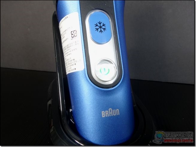 百靈CoolTec電動刮鬍刀15 百靈CoolTec電動刮鬍刀15