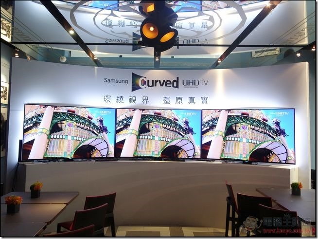 Samsung Curved UHDTV-004