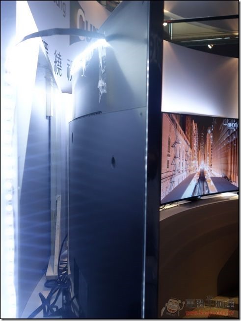 Samsung Curved UHDTV-010 Samsung Curved UHDTV-010