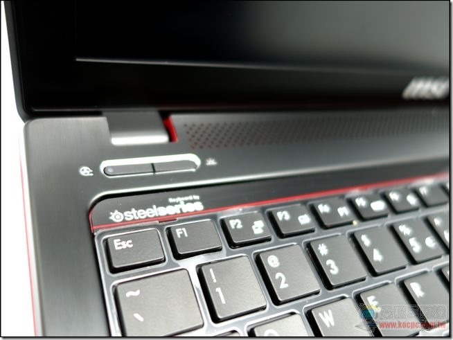GT70 2PE開箱與外觀17 GT70 2PE開箱與外觀17