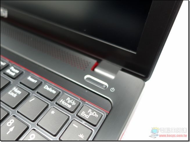 GT70 2PE開箱與外觀18 GT70 2PE開箱與外觀18