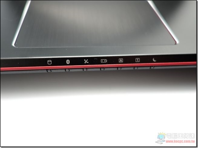 GT70 2PE開箱與外觀23 GT70 2PE開箱與外觀23