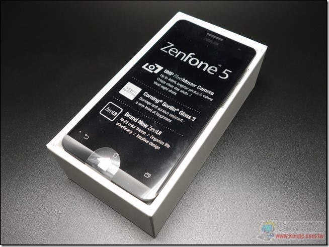 ZenFone外觀與開箱 (4) ZenFone外觀與開箱 (4)
