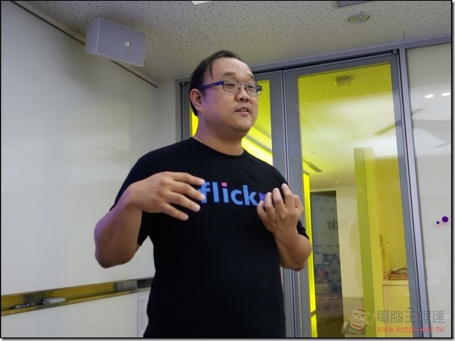 FLICKR (3) FLICKR (3)