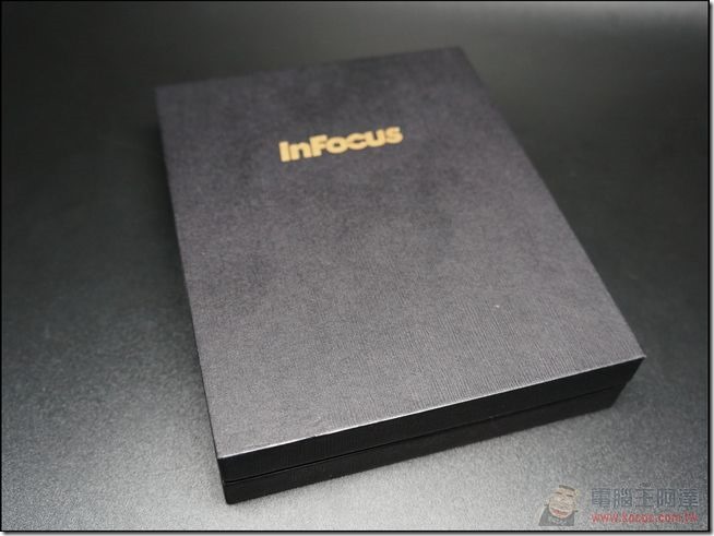 InFocus M810-01