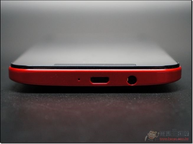 HTC Butterfly UNBOX (11) HTC Butterfly UNBOX (11)