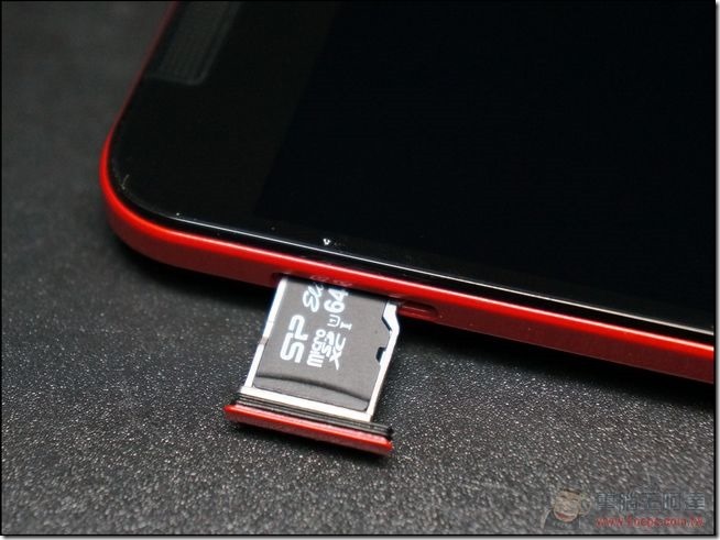 HTC Butterfly UNBOX (16) HTC Butterfly UNBOX (16)