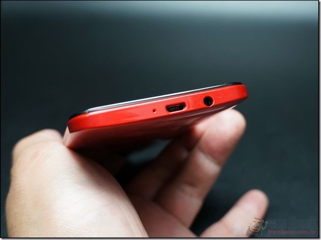 HTC Butterfly UNBOX (23) HTC Butterfly UNBOX (23)