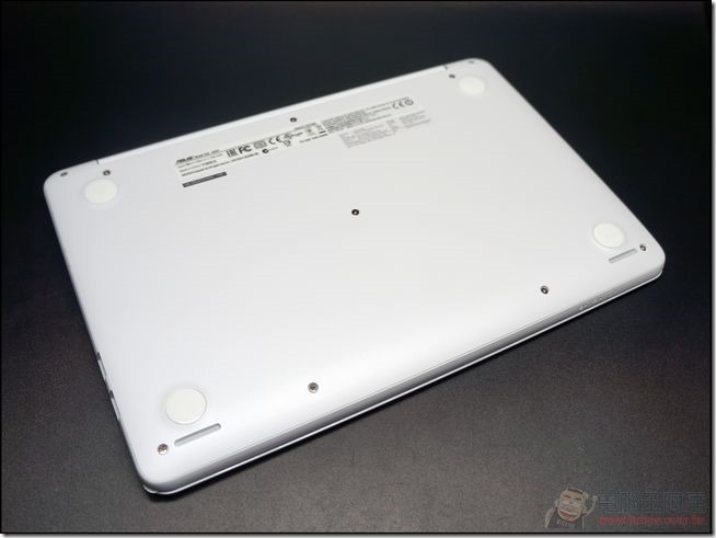 ASUS_EeeBook_X205_09 ASUS_EeeBook_X205_09
