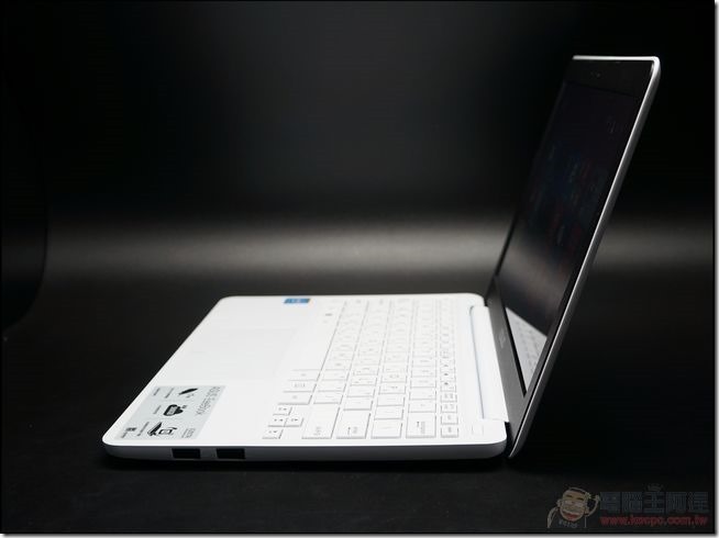 ASUS_EeeBook_X205_17 ASUS_EeeBook_X205_17