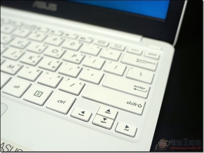 ASUS_EeeBook_X205_21 ASUS_EeeBook_X205_21