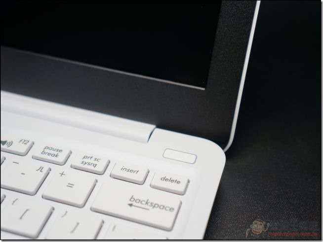 ASUS_EeeBook_X205_22 ASUS_EeeBook_X205_22