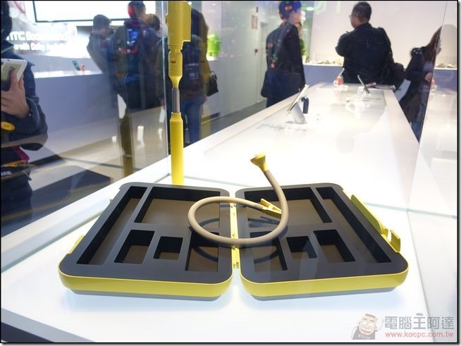 HTC (11) HTC (11)