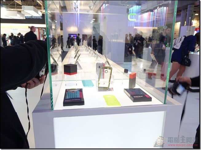 HTC (8) HTC (8)