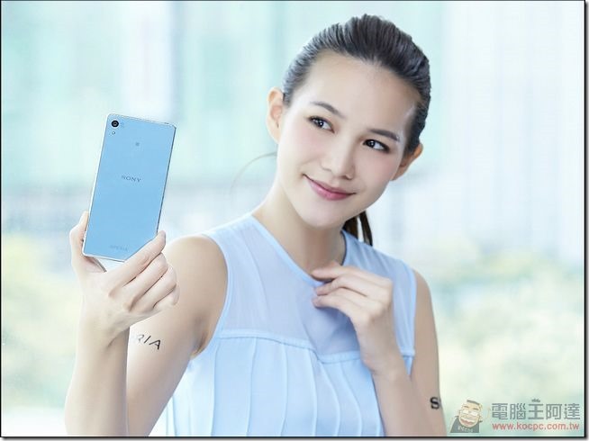 圖6 Xperia Z3 進化的前相機,讓使用者在弱光下亦能完美自拍,25mm超廣角鏡頭,一群人一起自拍都能輕鬆入鏡。 圖6 Xperia Z3 進化的前相機,讓使用者在弱光下亦能完美自拍,25mm超廣角鏡頭,一群人一起自拍都能輕鬆入鏡。