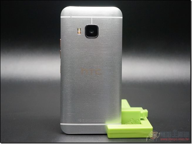 HTC-One-M9-Unboxing-15 HTC-One-M9-Unboxing-15
