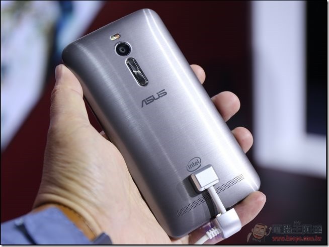 ASUS-Zenfon2-007 ASUS-Zenfon2-007